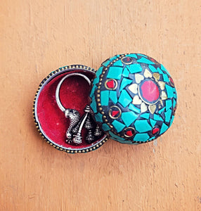 Handcrafted Turquoise Jewelry Box: Tibetan Copper Alloy Ring Dish